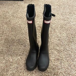 Size 8 black tall hunter rain boots